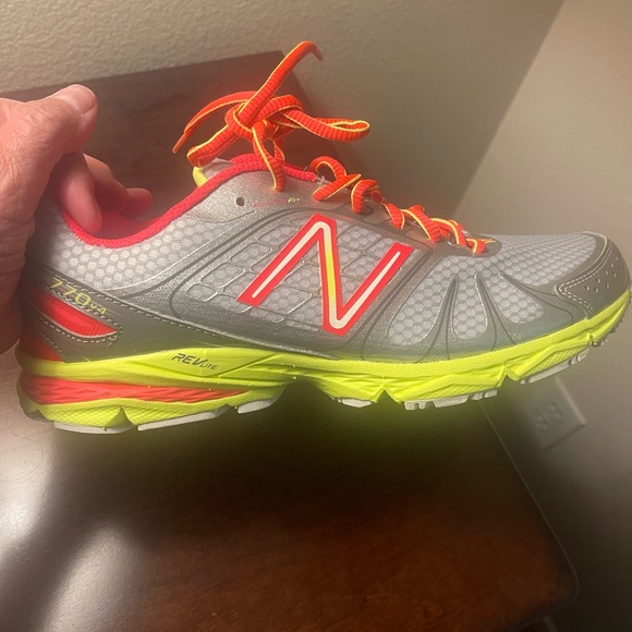 New Balance shoes - Picture 4 of 5